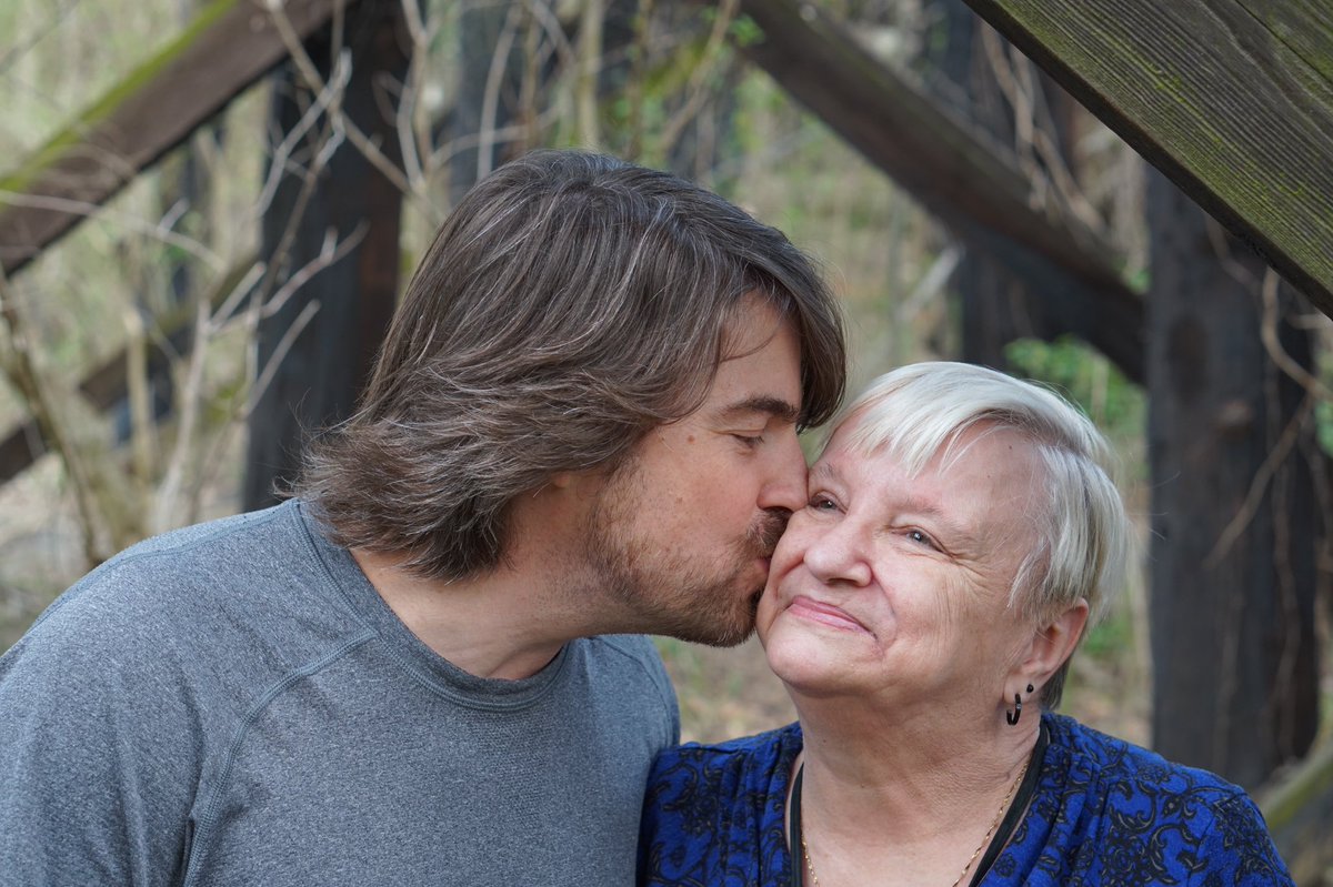 JimmyWayne's tweet photo. Had a fight with your Mom? Still not talking to her? Avoiding her calls? Keeping her away from the kids; birthdays and holidays? Stupid.

You will regret doing her this way. My mom passed in her sleep. I’m thankful I forgave her. I’m thankful I told her I loved her. https://t.co/yQ0ib5Mp32