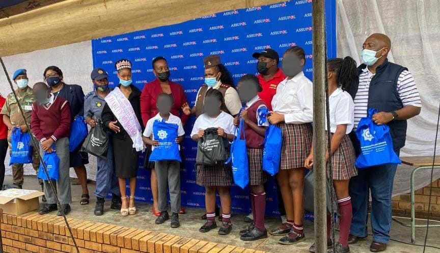 . Sergeant Nonkomozakhe Khumalo from the #SAPS thanked the #SANDF for involving them in giving back to the community. “The beauty of this event shows that if the SA Police Service and SA National Defence Force are working together nothing become impossible”, she said.