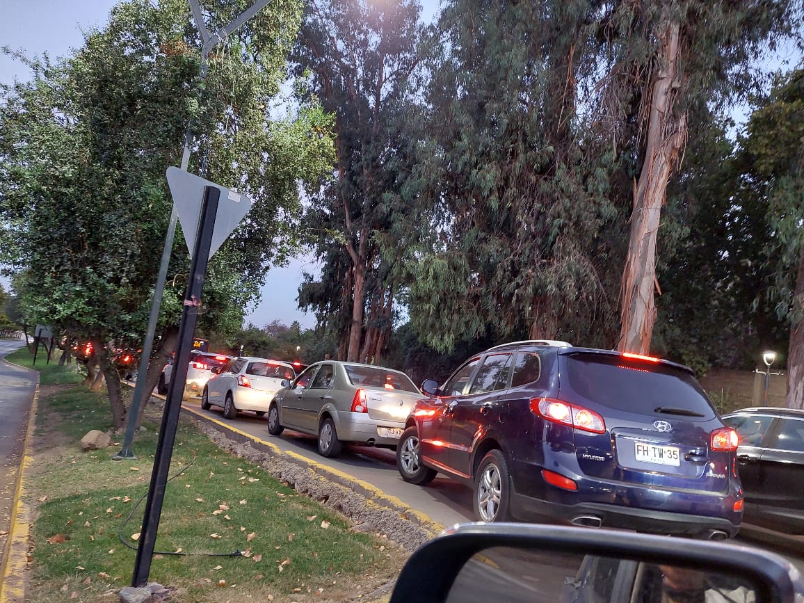 <a href="/uoct_santiago/">UOCT Santiago</a> <a href="/TTISantiago/">TransporteInforma Región Metropolitana De Santiago</a> .y seguimos en los tacos kilométricos...UOCT, por favor sincronice los semáforos y opere las camaras en interseccion de macul alto con canal las perdices, para que salgan los vecinos del sector!!!. Es urgente