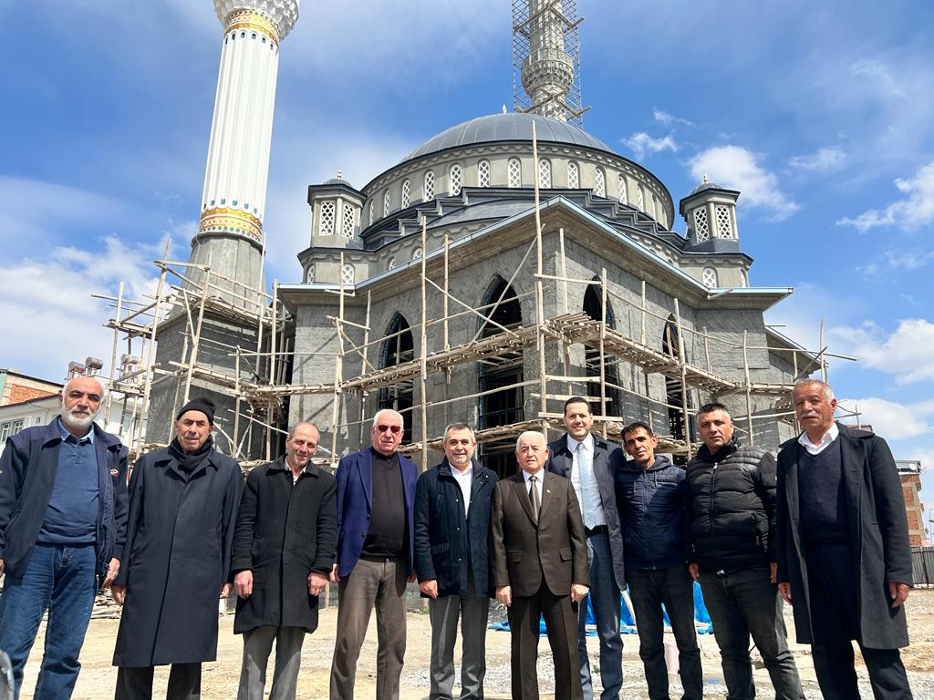 Dava ve Vefa hareketi olan #AKParti dûsturu ile hemşehrilerimizi ziyaret ederek istişarelerde bulunuyoruz.

Bekir Çelik abimize ve kıymetli gönüldaşlarımıza teşekkür ediyorum.

#KıymetliÇınarlarımız #YaşlılaraSaygıHaftası #Malatya