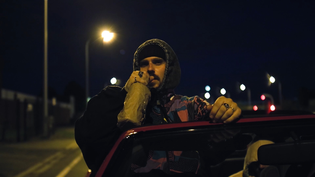 De Blackout muziekvideo heb ik van A tot Z volledig zelf gefabriceerd. Videoproducing is iets wat al jaren in mijn hart ligt, mezelf dankbaar dat ik er ooit mee ben gestart.
​
​De skills om alles zelf te delegeren op zowel het technisch, als op het creatief vlak is een privilege.