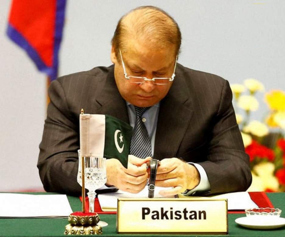 Haqeeqat_TV's tweet photo. ایک وقت وہ بھی تھا کہ OIC میں پاکستان کا وزیراعظم گھڑیاں ٹھیک کیا کرتا تھا https://t.co/15z3JUuXbn