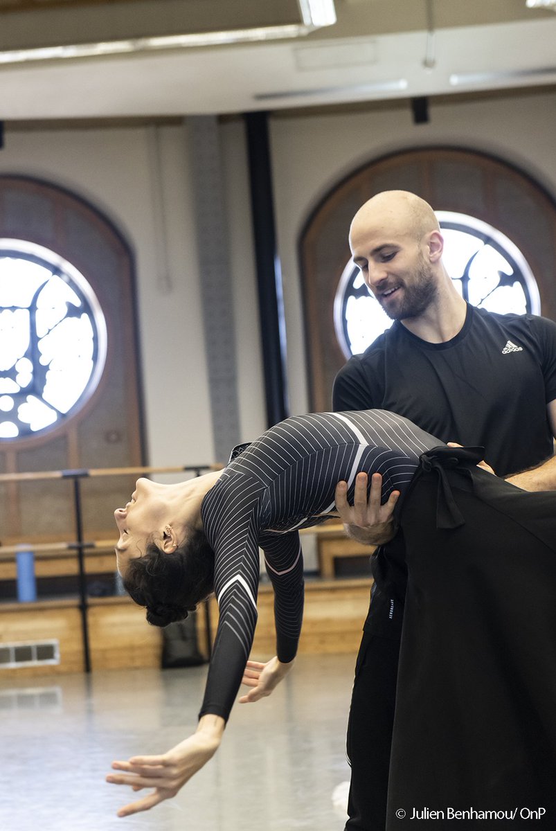 BalletOParis's tweet photo. #Répétitions #LaBayadère
L’un des joyaux du répertoire du Ballet de l’Opéra de Paris, bientôt sur scène ✨ : https://t.co/m0XxVADczw https://t.co/qrc7vpNuZu