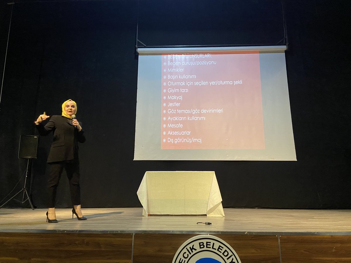 bilimder's tweet photo. 1.Birecik Kitap Günleri etkinliklerimiz dolu dolu devam ediyor. An itibari ile Sabiha DOĞAN hanımefendinin iletişim konulu söyleşisini dinliyoruz. @sabihadogann @gulsengazel_ @mehmetnezirg @aceylantr @suphicicek2 @Ondersanliurfa https://t.co/ZndKLesLYN