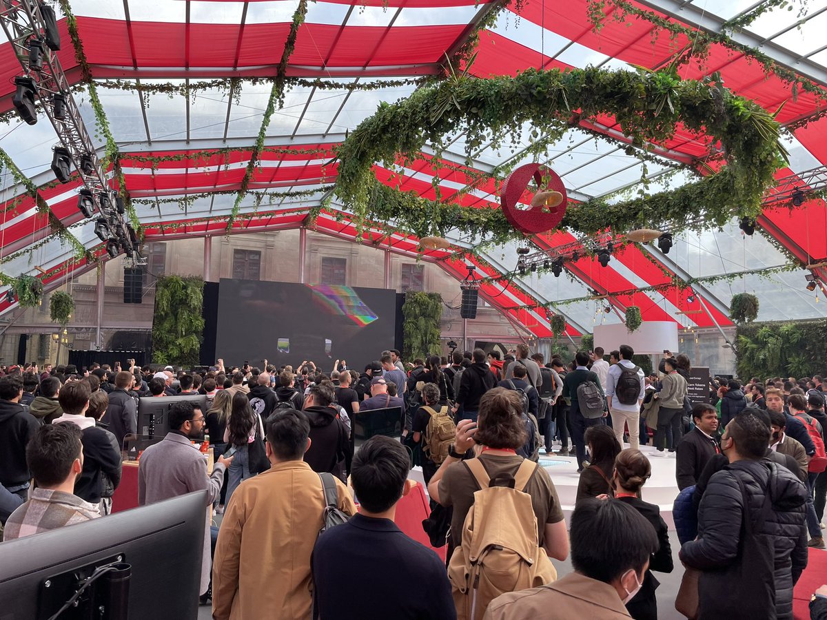 Hello from Barcelona.
<a href="/0xParamount/">Paramount Capital</a> , <a href="/PlayAscenders/">Ascenders ⚔️</a> represent at @avalancheavax Summit 2022