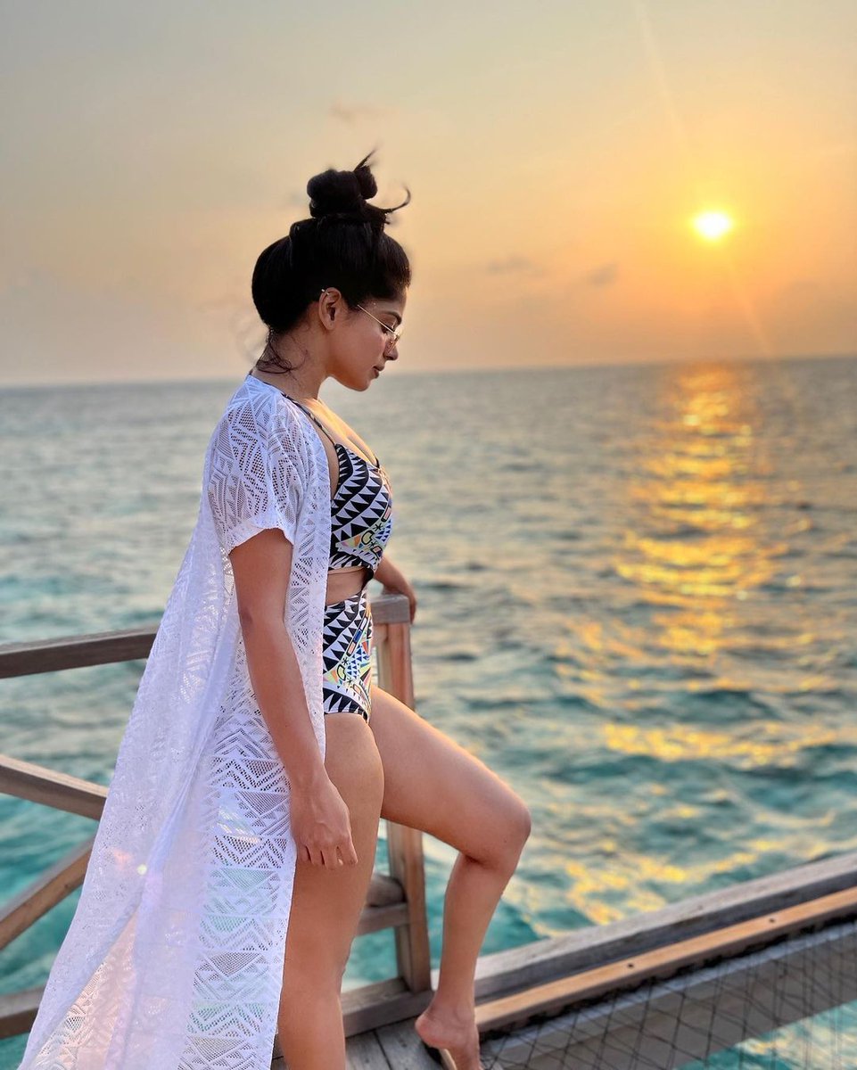 ott_release's tweet photo. You are soooooo beautiful - Queen @divyabarti2801 ❤️🦋 

@DivyaBhaFanGirl
#DivyaBharathi   #DB @DivyaBharathiFC @DivyaBharathiFP ❤🦋🦋💟 #Divya #DivyaBharathiHot #beautiful #DivyaBharti #DivyaHot #Actress #ActressHub https://t.co/TjwBSh7uMa
