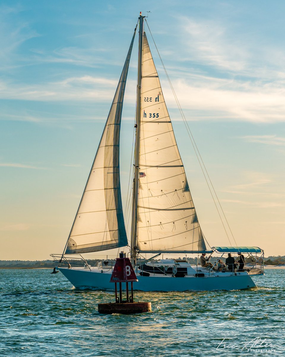 I have wanted to try sailing for awhile now. Anyone in the Carolinas want to take me along?
#sunsetsailing #sailboat #sailing #wrightsvillebeach #wilmington