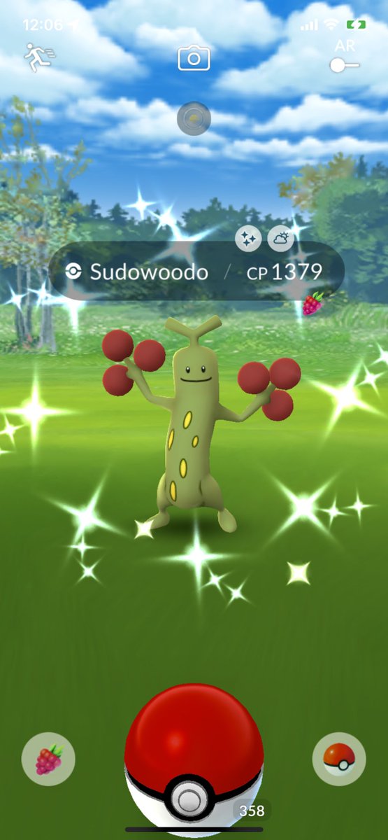 CoolCatHat1's tweet photo. Just got this 6h before spotligt starts ✨✨😅#pogo Love this shiny. https://t.co/BZ7dAlDjsx