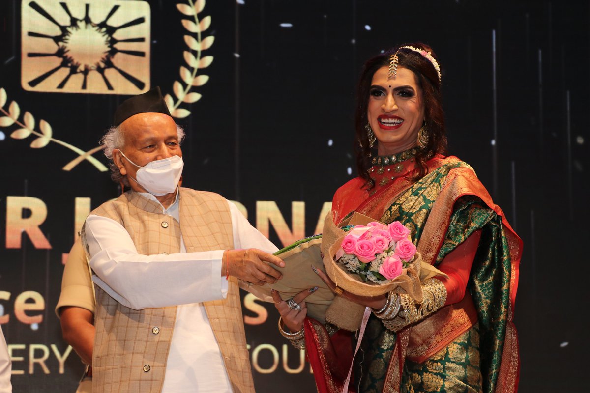 thecsrjournal's tweet photo. #TCSRJExcellenceAwards2021 was hosted by the internationally renowned performer, actor and entertainer @thedivasushant. She was felicitated by the Hon’ble Governor of Maharashtra Shri. @bhagatsinghkoshyari on stage.
#MakingEveryEffortCount #IndiaFirst #CSR  #EqualityForAll https://t.co/jan11ubpC3