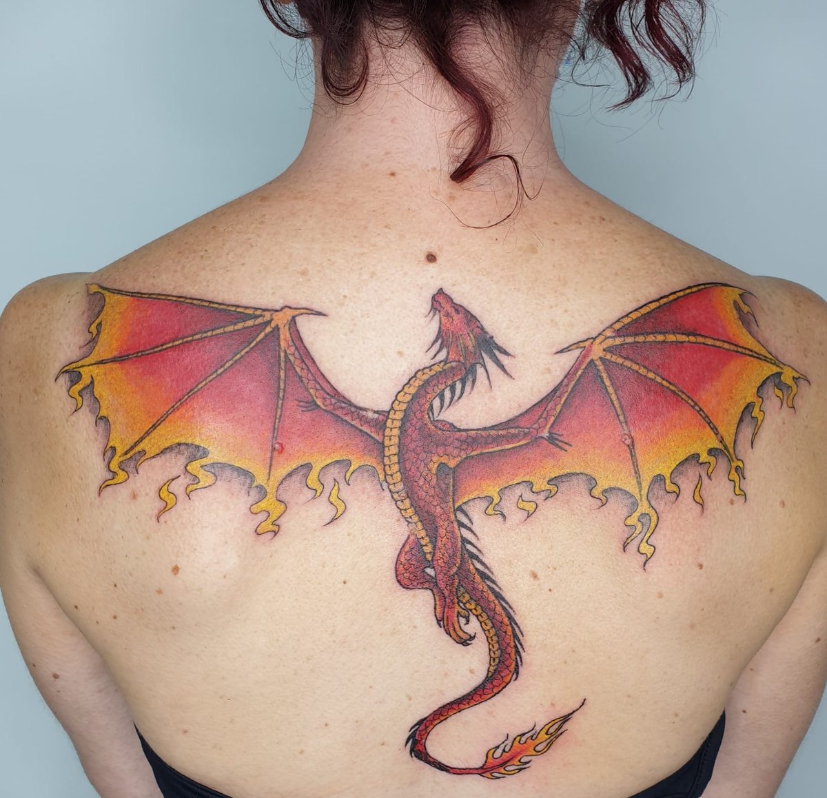 Intrincado Tatuaje Al Pecho De Dos Dragones Espejados Stock de ilustración  - Ilustración de peonatos, brazo: 378257715, image size:1200x1158