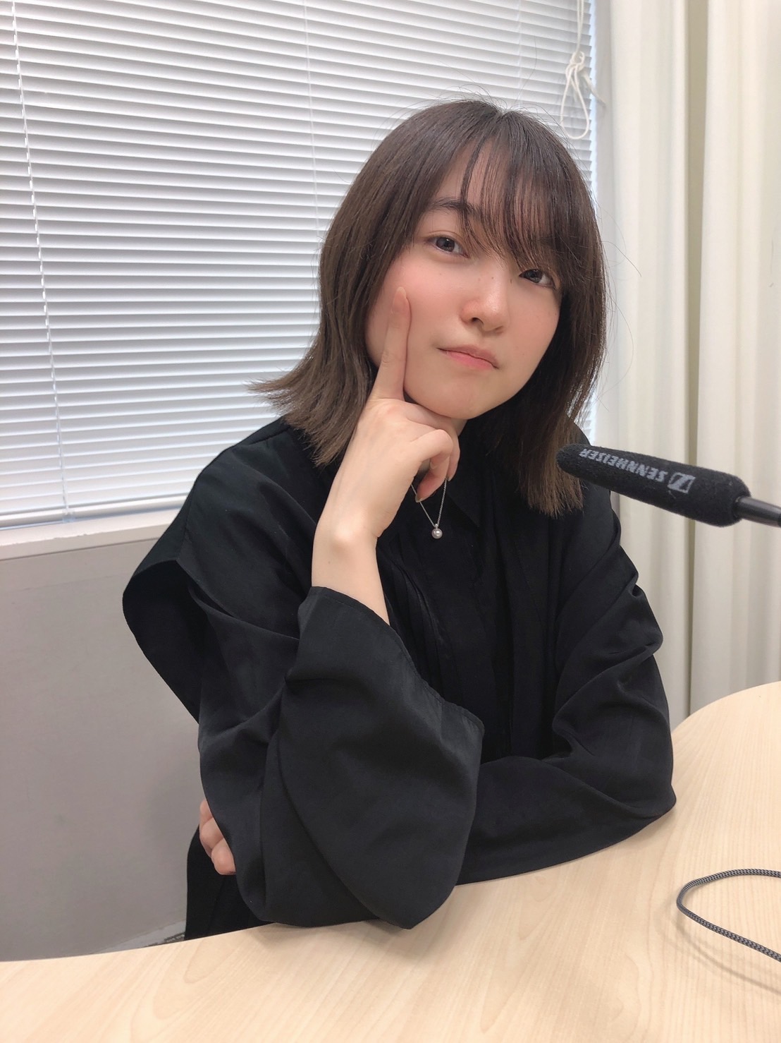 上田麗奈 Artist Official 本日も21時30分より 文化放送超a G 上田麗奈のひみつばこ の放送です 可愛いポーズ 今夜もお楽しみに 上田麗奈 ひみつばこ T Co Q5em1kxzql Twitter