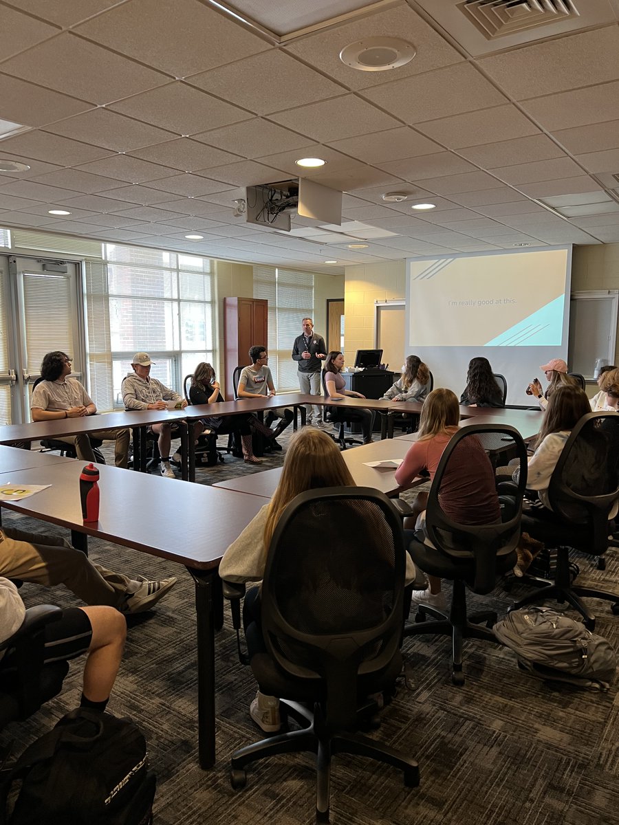 DGN_CSSS's tweet photo. Tues and Thurs. of this week, our Counselors, Social Workers, and Psychologists are teaming to deliver a lesson to all Juniors and Seniors on Growth Mindset and Procrastination.  #DGNlearns #WeAreDGN https://t.co/GKFy0CFXER