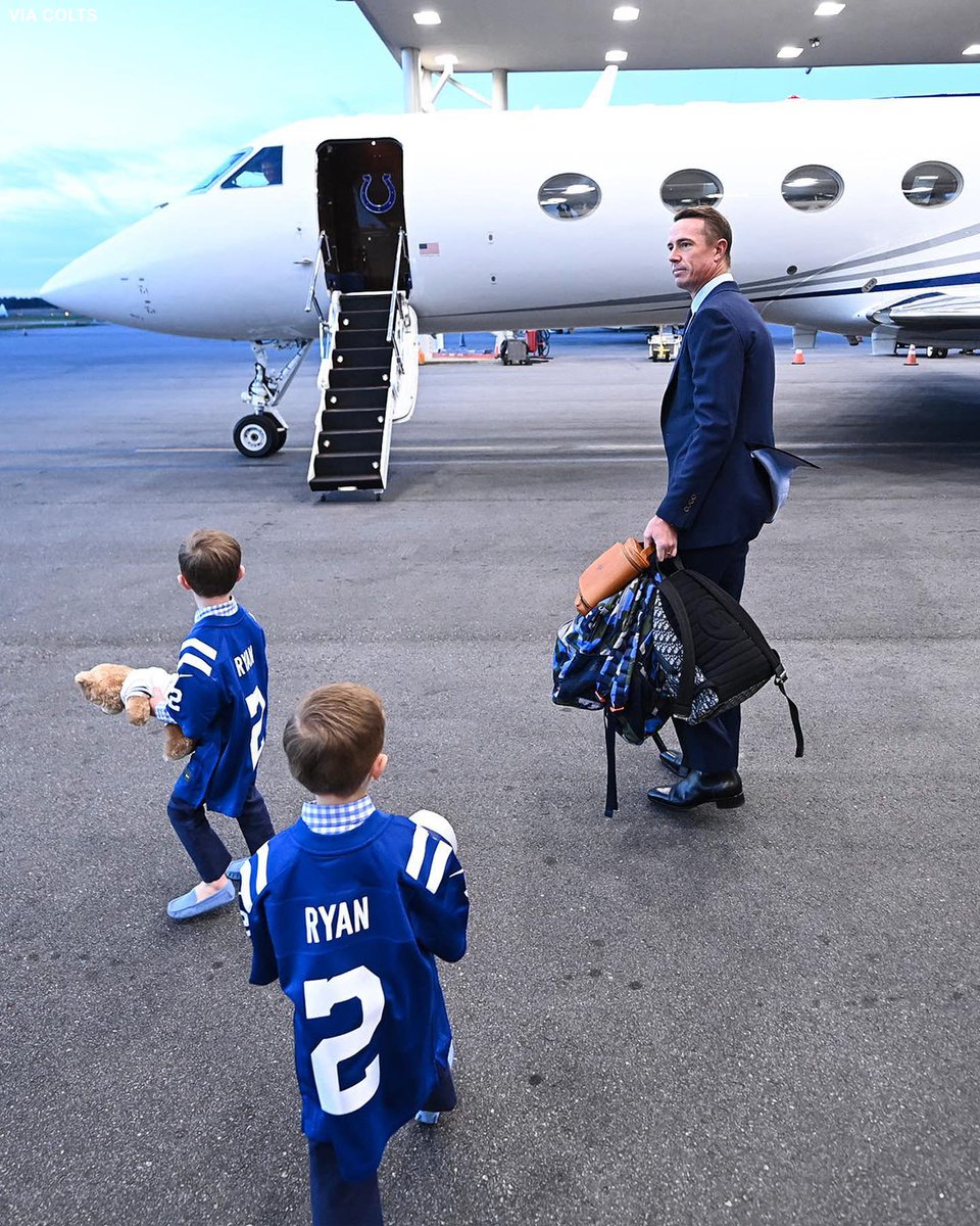 The Ice Cubes understood the assignment. 🧊💙 (via <a href="/Colts/">Indianapolis Colts</a>)