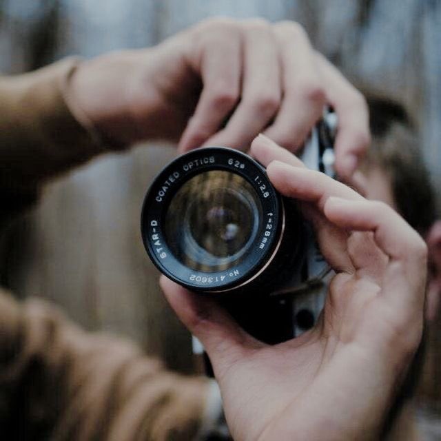 scarcitaaa's tweet photo. El esposo que da todo por su esposa, el padre protector, el fotógrafo apasionado y el sexy empresario hoy está de cumpleaños.
🧩✨Alexander Colbourn✨🧩
#AlexanderColbournDay https://t.co/O2LjYYHgkh