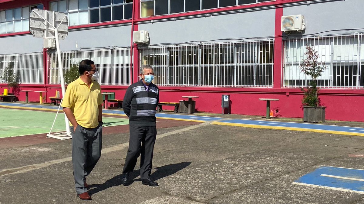 fmdacl's tweet photo. 📍El presidente de FIDE, Pedro Díaz Cuevas, asistió al funeral del Obispo de Temuco, Mons. Héctor Vargas, y luego visitó la Adm.Central, donde se reunió con los miembros del directorio encabezado por nuestro presidente,Rodolfo Nahuelpán Nahuelhual. https://t.co/QFgEapCSy0