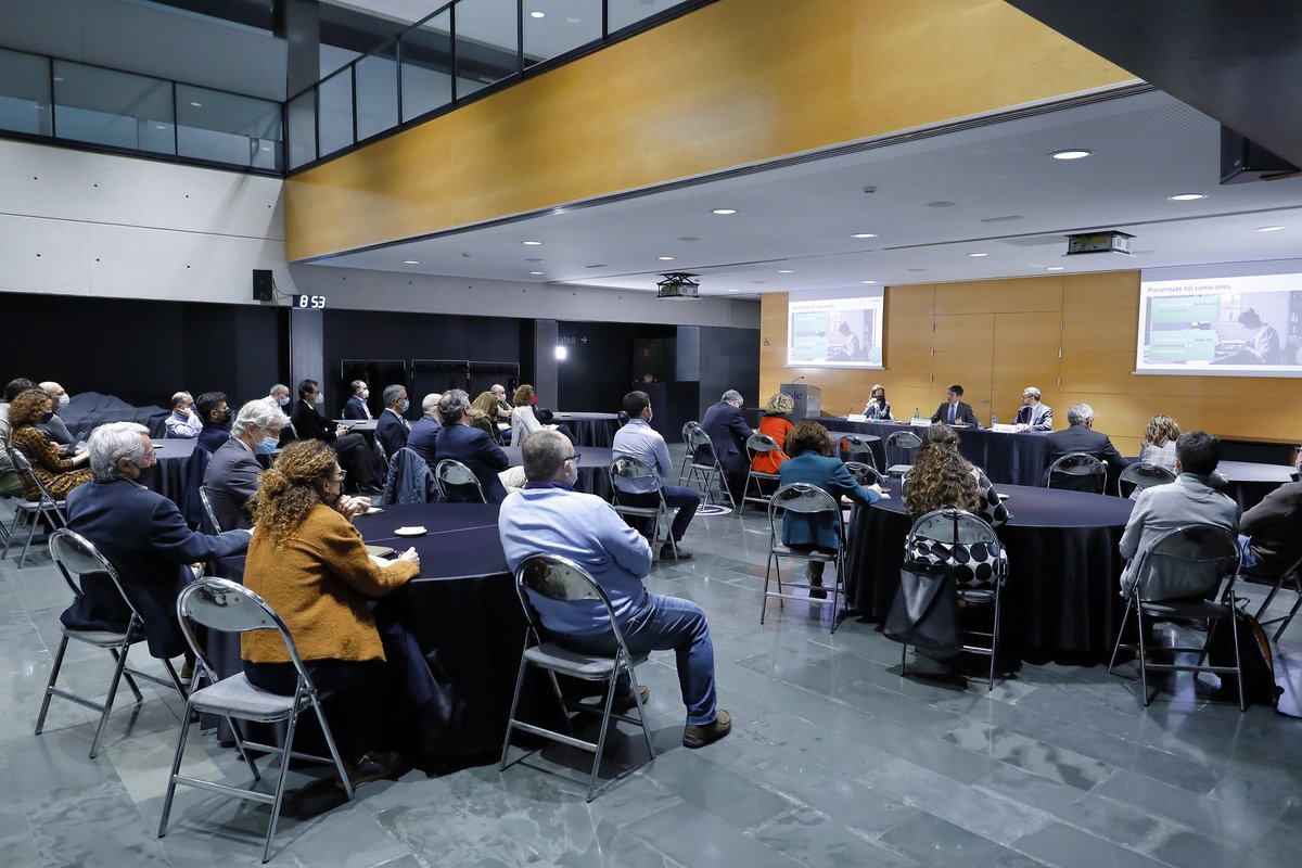ESADEAlumni's tweet photo. “España necesita más #talento con visión global para llevar a cabo la #transformación #digital y #sostenible”, ha explicado el presidente de @AccentureSpain, Portugal e Israel, Domingo Mirón, esta mañana en una nueva sesión de #MatinsEsade.

#EsadeNews 👉 https://t.co/nOU2ZE3WYF https://t.co/xVhRzA28eK