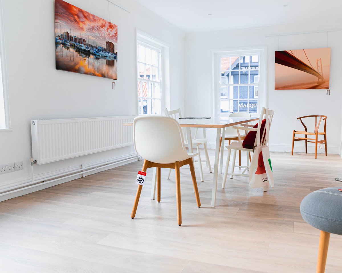 CFIHull's tweet photo. A bright and spacious boardroom 😍

We absolutely loved installing this new flooring 👏🏽🙌🏽

To start your next project, get in touch👇🏽

https://t.co/rU2pK4sXDl https://t.co/9zMGGNX0S5