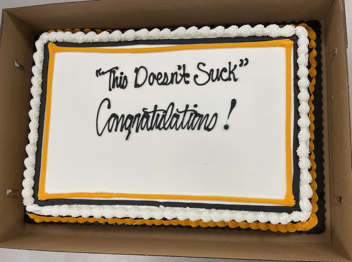 .<a href="/CoMissourian/">Columbia Missourian</a> got to celebrate one of its own winning the Kemper Fellowship for Teaching Excellence Award this morning. Congratulations @lizbrixey! (Her students will know the phrase on the cake well.)