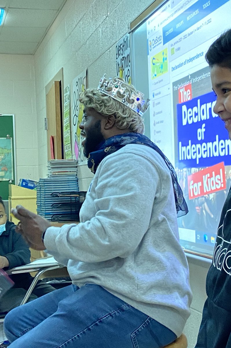 TweetDCS_SIS's tweet image. 5️⃣th graders were in for a role playing treat as Mr. Newson transformed in to King Phillip and shared information on tariffs and taxes! #TeamDCS #MakingItMatter #MemorableLearningExperiences