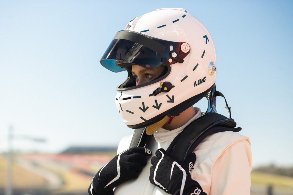 And we are LIVE 🥳🥂

 Hey #racing fans, let’s start up our engines! We’re super excited to share our latest #NFTdrops with Laura Marie Giessler and #Porsche with you. Let’s talk about the different tiers we’re offering below 👇👇