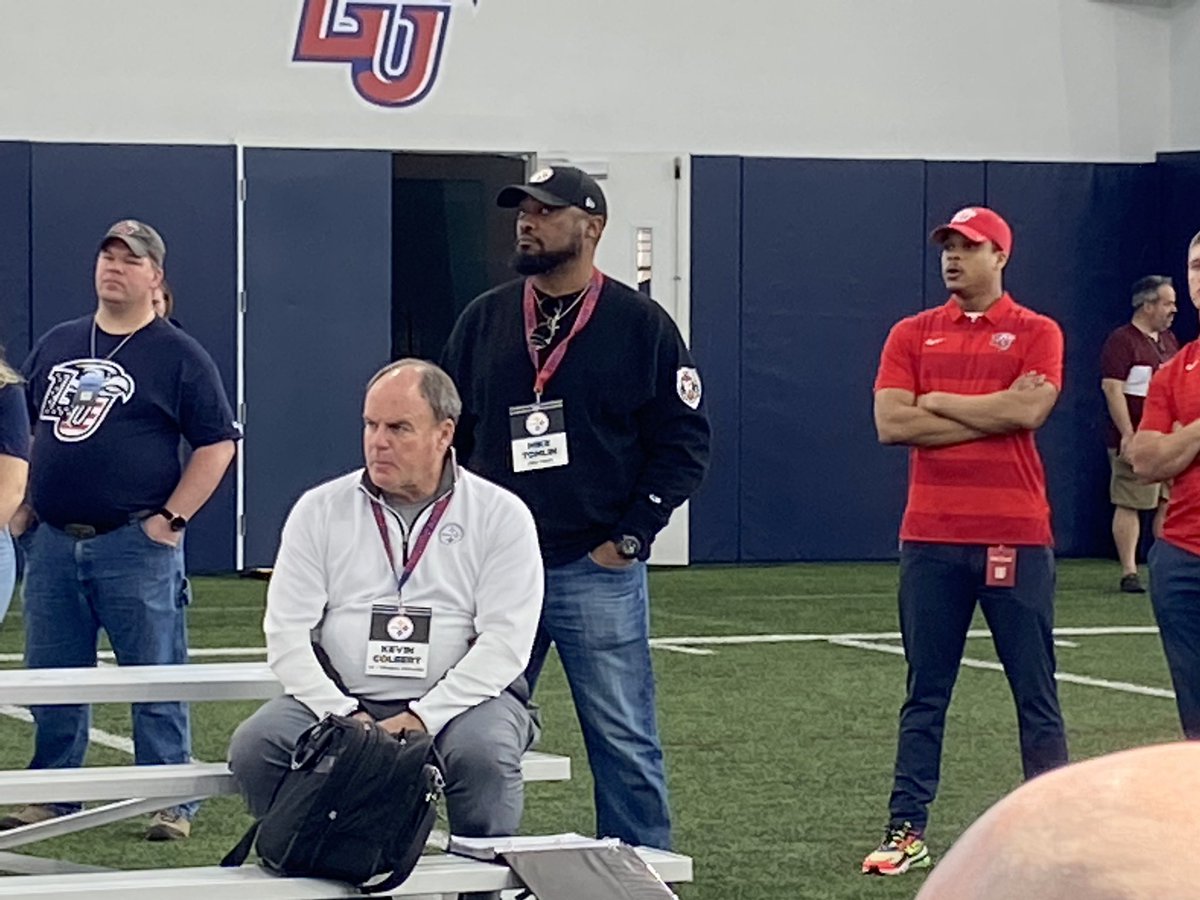 DaveWallsTV's tweet photo. Pittsburgh #Steelers coach Mike Tomlin at @LibertyFootball Pro Day, evaluating Flames talent, including Malik Willis, who will throw in about an hour. @13Sports @ABC13News https://t.co/S175HKqERO