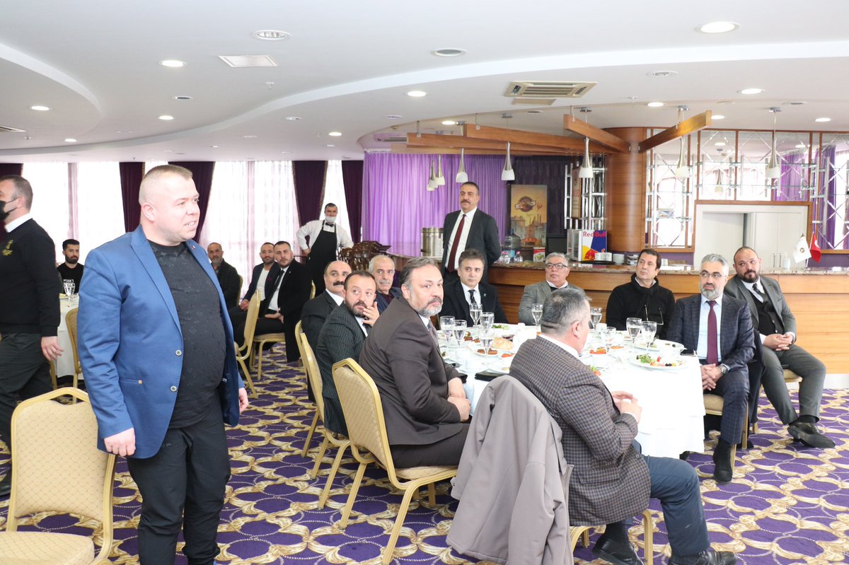 yetkinozturk06's tweet photo. Bugün, Teşkilat Başkanımız Sn. @korayaydintr Başkanlığında,
Ankara’nın bazı STK başkanları ve çeşitli sektörlerden iş insanlarıyla bir araya geldik.

Sektörün şah damarını kesen ekonomik krizi ve siyasi iktidarsızlığın verdiği derin sorunları konuştuk.

Çözüm bizde, #azkaldı… https://t.co/p5N1l0QmKT