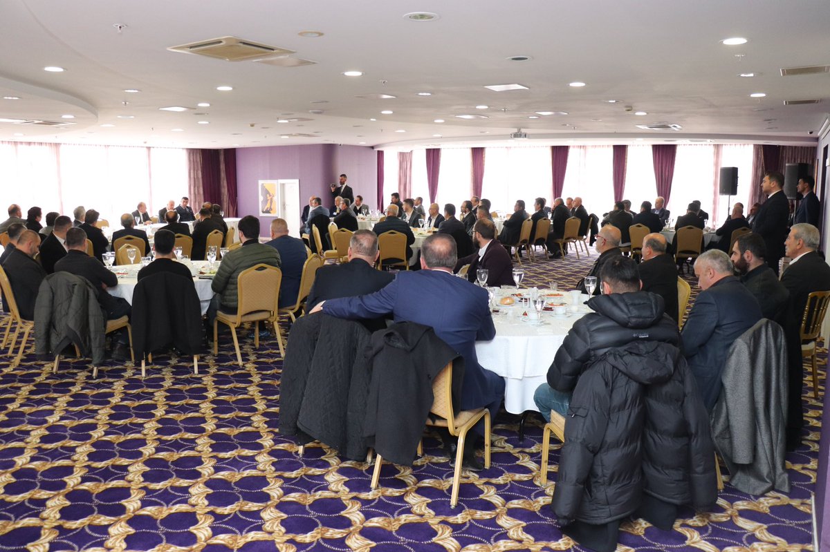 yetkinozturk06's tweet photo. Bugün, Teşkilat Başkanımız Sn. @korayaydintr Başkanlığında,
Ankara’nın bazı STK başkanları ve çeşitli sektörlerden iş insanlarıyla bir araya geldik.

Sektörün şah damarını kesen ekonomik krizi ve siyasi iktidarsızlığın verdiği derin sorunları konuştuk.

Çözüm bizde, #azkaldı… https://t.co/p5N1l0QmKT