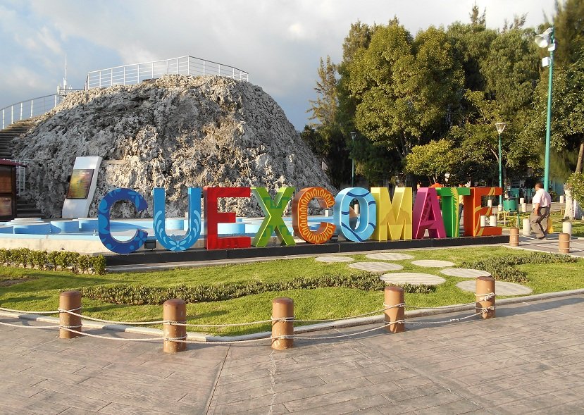 GraceenMexico's tweet photo. El volcán más pequeño del mundo está en #Mexico !!
Es el volcán #Cuexcomate, mide tan solo 13 metros y puedes subir a la cima mediante las escaleras que ves en la foto.
📍 Cuexcomate
.
.
#DescubreelMundoconAVGE https://t.co/ozXVM6828m