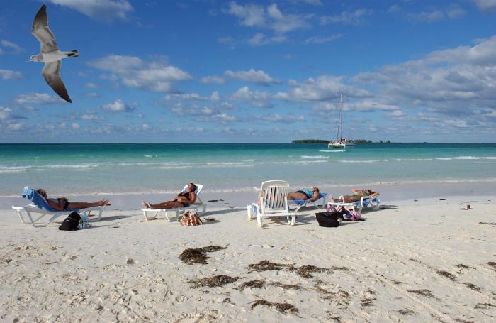 #Cuba che offre il turismo cubano. L’Isola grande delle Antille offre possibilità per la ricreazione e il riposo completo che, nel mondo convulso mondo di oggi in cui viviamo, non è facile incontrare uniti. it.granma.cu/cuba/2022-03-22 <a href="/MirtaGranda/">Mirta Granda Averhoff</a> @CICI_italia