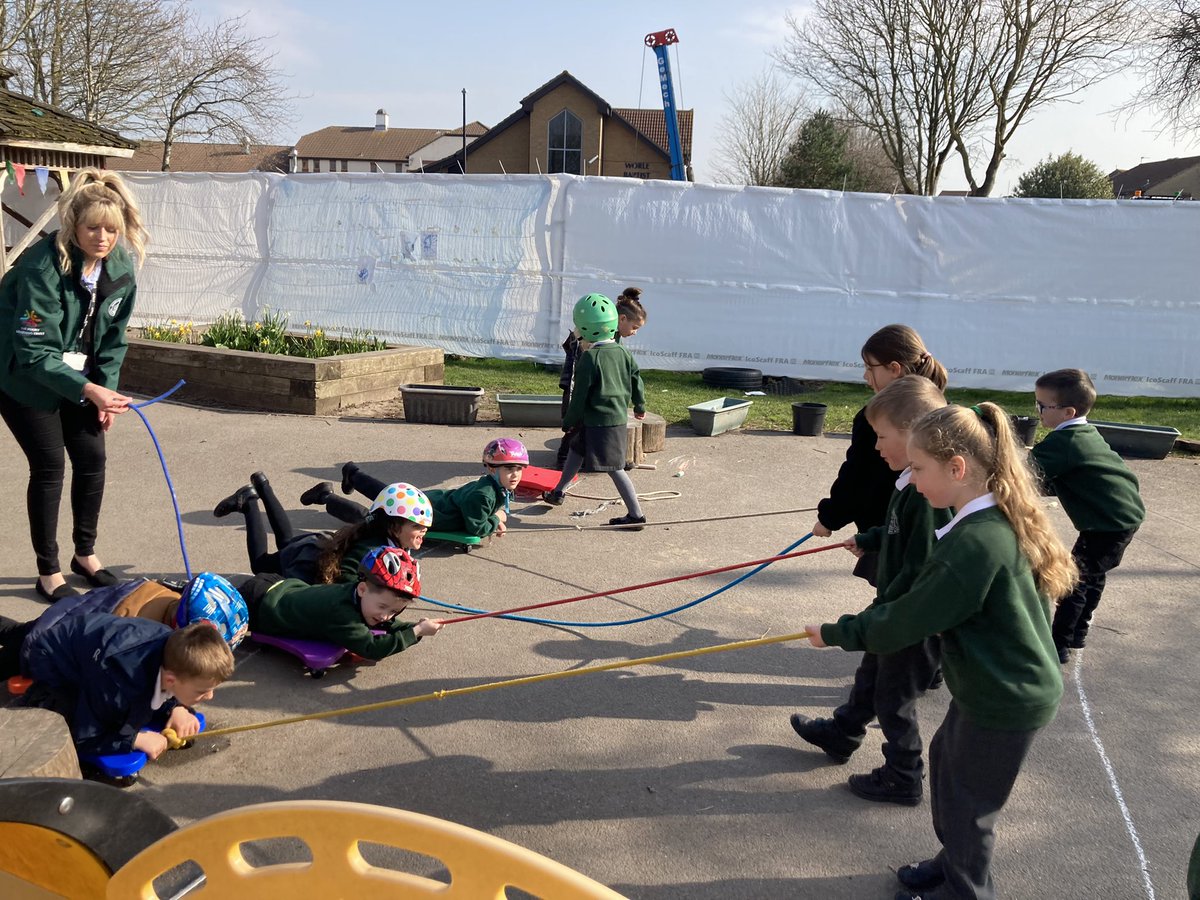 MrsLovejoyEYFS's tweet photo. Improving our core stability and arm strength using our new tummy boards and rope. @CastleBatch @MrsBlakeCastle1 https://t.co/euYLlfoFsy