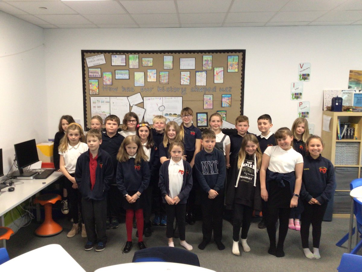 ysgolyddraig's tweet photo. #YYDdigidragons have had our first @YYDlearnervoice meeting to think about how we stay safe online. #yyddcf #yydwellbeing https://t.co/HK23qjbid8
