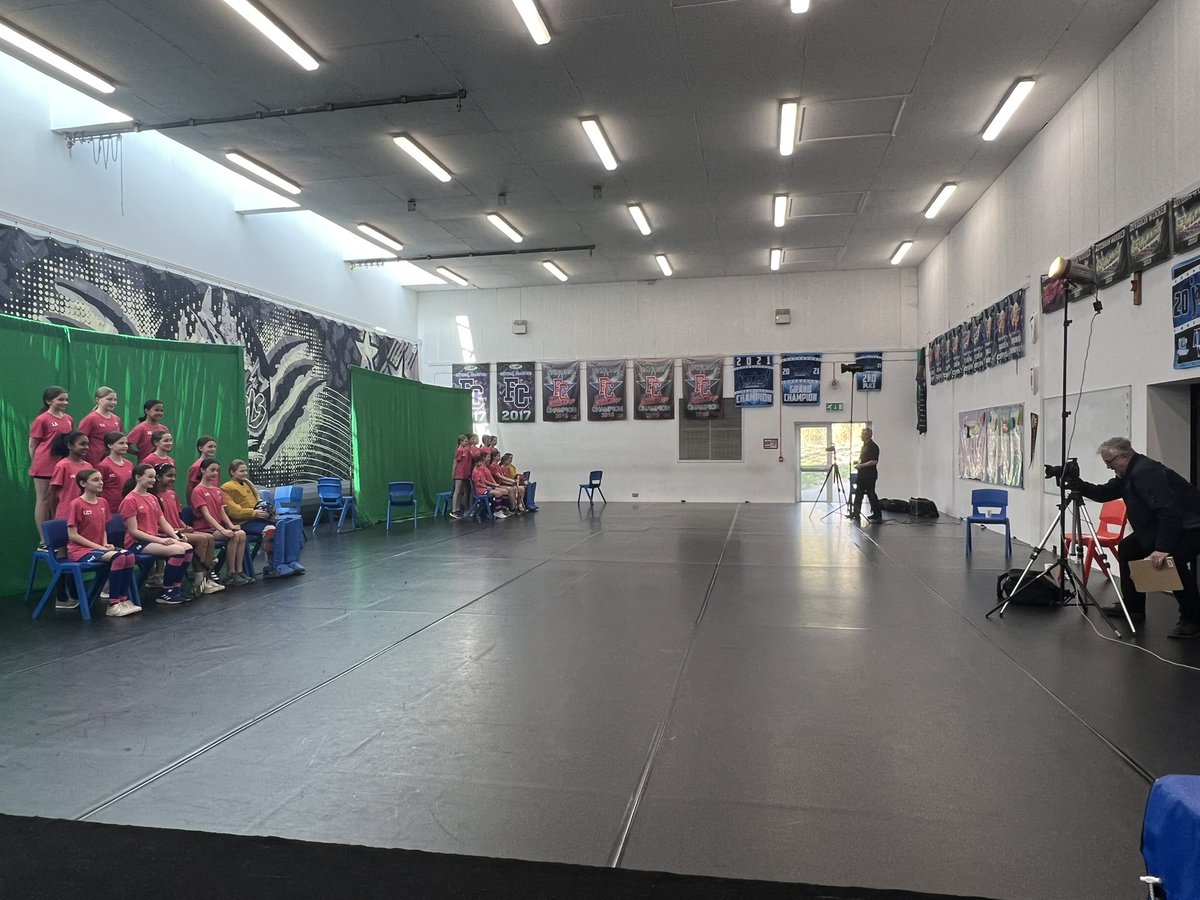 BHSsportdance's tweet photo. A successful afternoon taking all of the Sport & Dance squad photos! A massive thank you to Gillman & Soame for their expertise! π· #TeamBHS #BHSSport #BHSDance https://t.co/gImPn0Tg93
