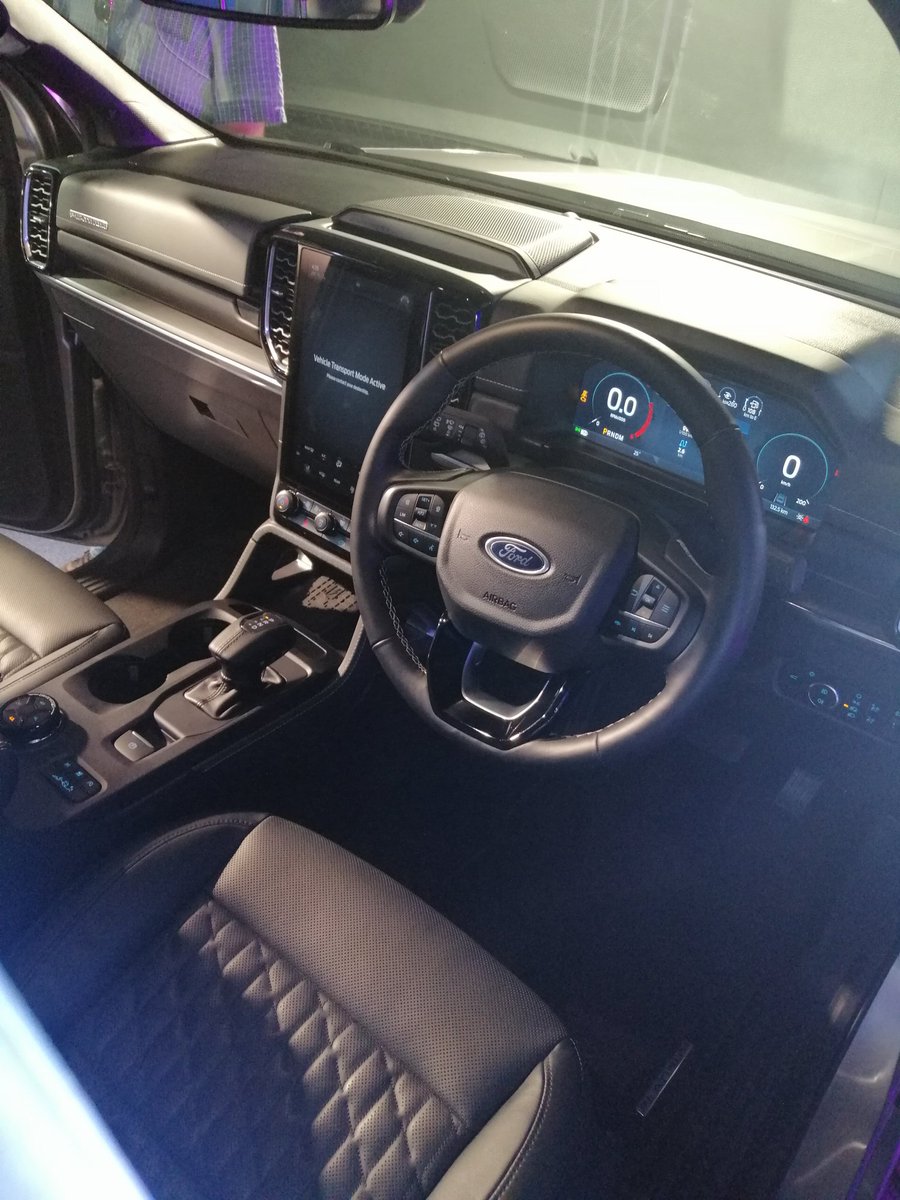doughZAR's tweet photo. ..hay' no, the #NextGenEverest is looking particularly tasty.. pity this top-of-the-range Platinum V6 trim is not confirmed for mzantsi yet, we've just seen a prototype/pre-production example...
@FordSouthAfrica
#DippedInBlue
#GoFurther
#tellthemDOZERsentyou https://t.co/olTjlybzMW