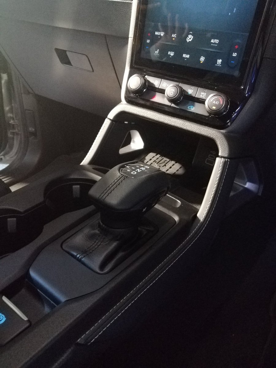 doughZAR's tweet photo. ..hay' no, the #NextGenEverest is looking particularly tasty.. pity this top-of-the-range Platinum V6 trim is not confirmed for mzantsi yet, we've just seen a prototype/pre-production example...
@FordSouthAfrica
#DippedInBlue
#GoFurther
#tellthemDOZERsentyou https://t.co/olTjlybzMW