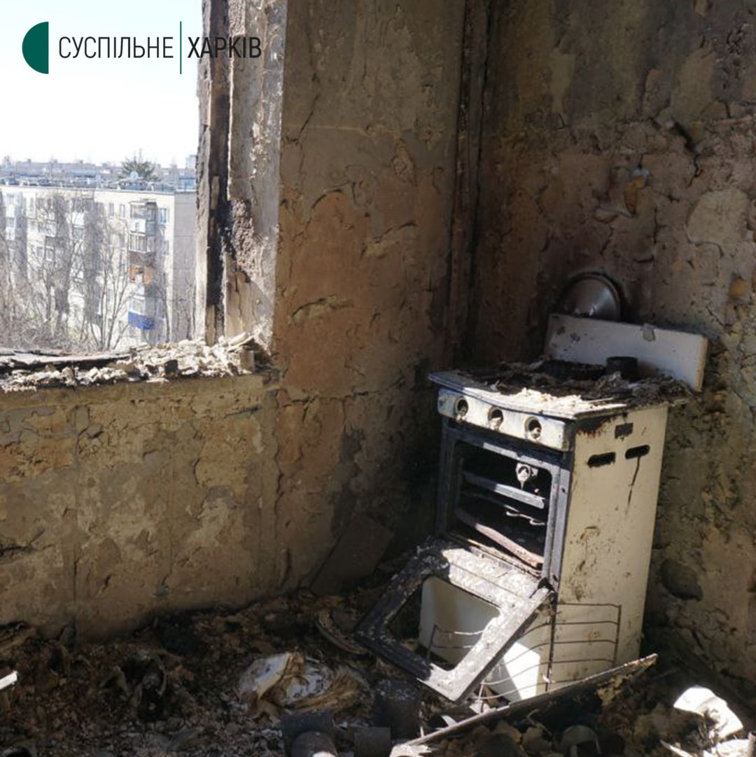 siberian_times's tweet photo. Inside the flat of Boris Romanchenko, survivor of Buchenwald, Bergen-Belsen, Peenemünde and Mittelbau-Dora concentration camps, who was 96 years old when he was killed several days ago by shelling in Kharkiv, Ukraine. 
Pictures credit Suspilne Kharkiv, @Buchenwald_Dora https://t.co/j25ahI6a1h