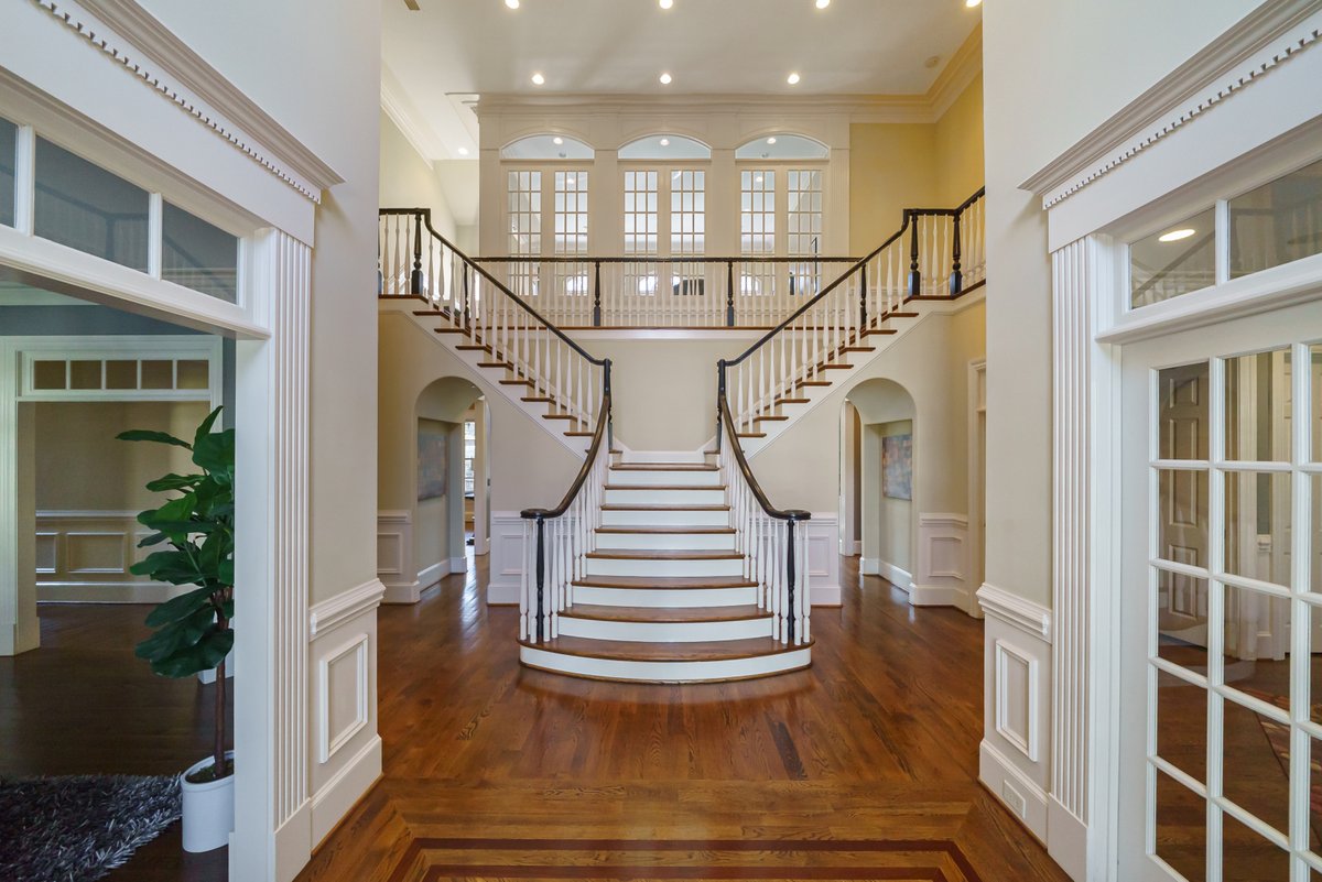 DMAHomes's tweet photo. Welcome to 7019 Summerhill Ridge Drive, a stunning custom home that has it all. Take a look inside our gorgeous #homeoftheweek in the Stonecroft neighborhood!
5 Beds | 6 Baths | 5,676 sq. ft.
https://t.co/OSSQ3aofYa
#RealEstate #JustListed #CltHome https://t.co/iVNue5aIwn