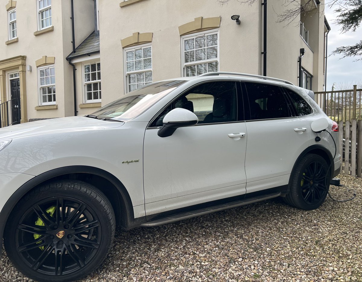 Poppybish's tweet photo. @Greendotcar I’m loving my new Hybrid … it’s a great feeling nipping to the shops or on the school run &amp; only using electric .. saving the environment &amp; my money …I can’t lie I feel a little smug cruising after I Un-Plug ! @Greendotcar #mygreencar https://t.co/jTIJmtHchs