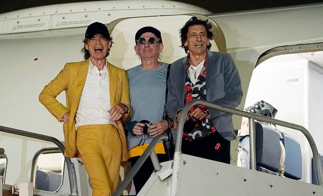 denajag's tweet photo. Traveling Tuesday @RollingStones #StonesSixty #Amazing #MissCharlie #Forever #👅😍🎼🎤🎸 https://t.co/iHV2SSNRed