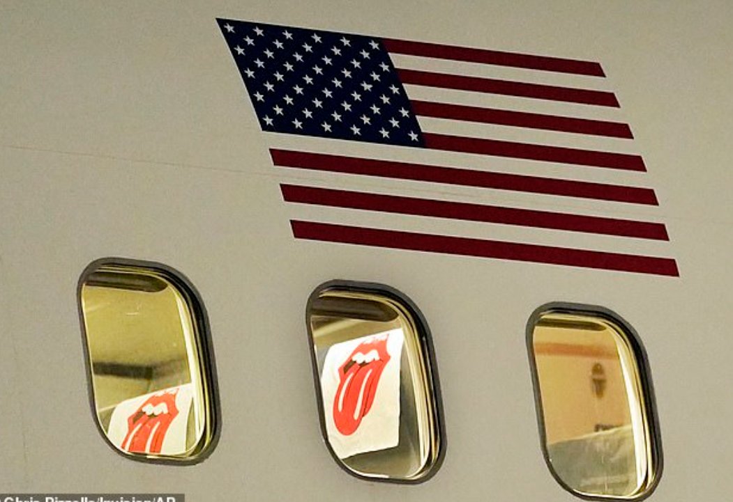 denajag's tweet photo. Traveling Tuesday @RollingStones #StonesSixty #Amazing #MissCharlie #Forever #👅😍🎼🎤🎸 https://t.co/iHV2SSNRed