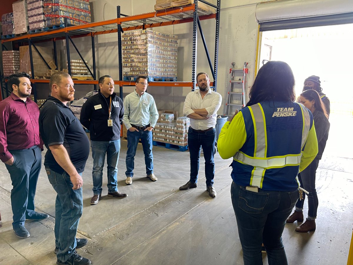 SharingLifeTx's tweet photo. What a great morning spent with @ntfb, Penske Logistics , and @Starbucks  discussing the impact of the Starbucks Food Share program within our community. Thank you for all that you do!

#community #thankyou #sharinglifetx #starbucksfoodshare #nonprofit https://t.co/3U3PlPB4Lp