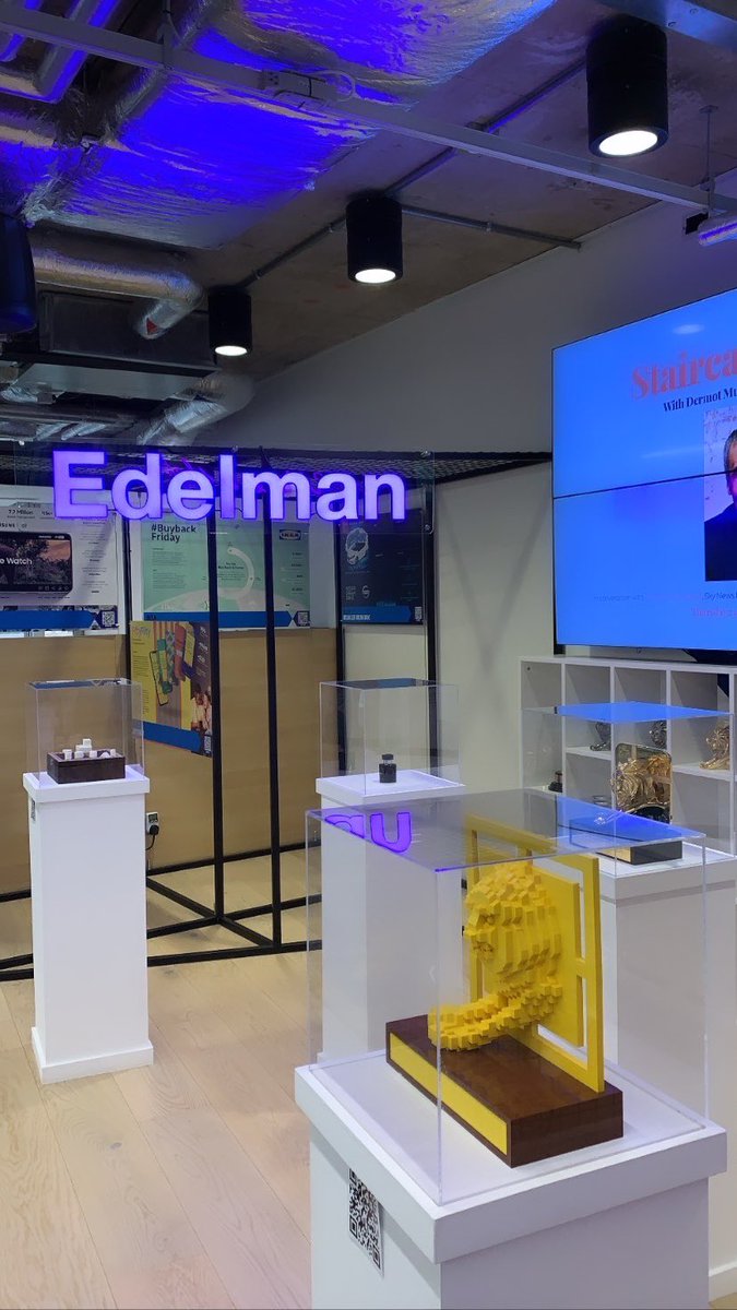 valengimons's tweet photo. Desde la UCAB soñaba con Edelman.
Mi tesis del master se basó en el Trust Barometer de Edelman.
Hoy fue mi primer día trabajando en Edelman - un día felizzzzz. https://t.co/xVP6QmicJf