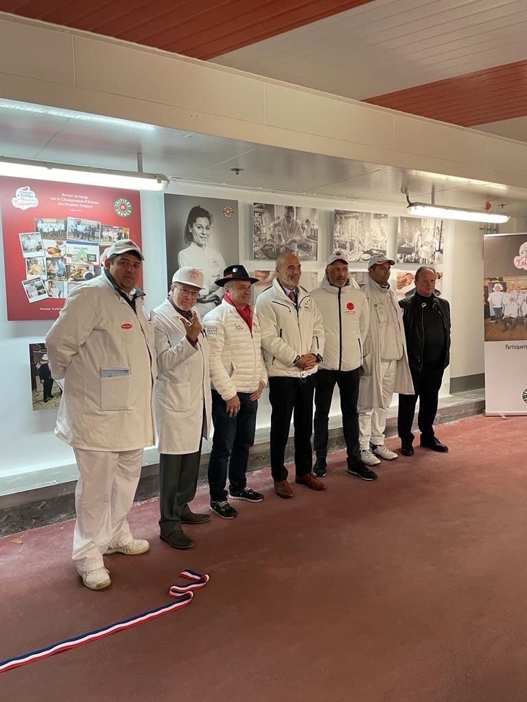 tripierdefrance's tweet photo. Si vous aussi, vous maîtrisez la magie des @LesProTripiers 🙄 alors faites comme eux et inscrivez vous au prochain concours du championnat d’Europe des produits tripiers ! Merci à tous ceux qui osent manger osé 👍 @InterbevIDF @larochemin @GroupamaPVL https://t.co/V1PFnA1Kfm