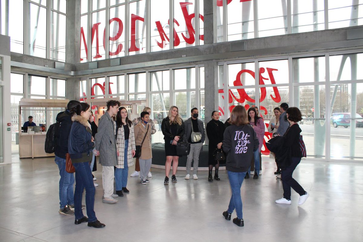 AUP students discovered the French haute couture by visiting Chanel’s art center on a study trip led by Professor Kate Yue Zhang. The trip was part of the course “BA2009 Intercutural Management”.