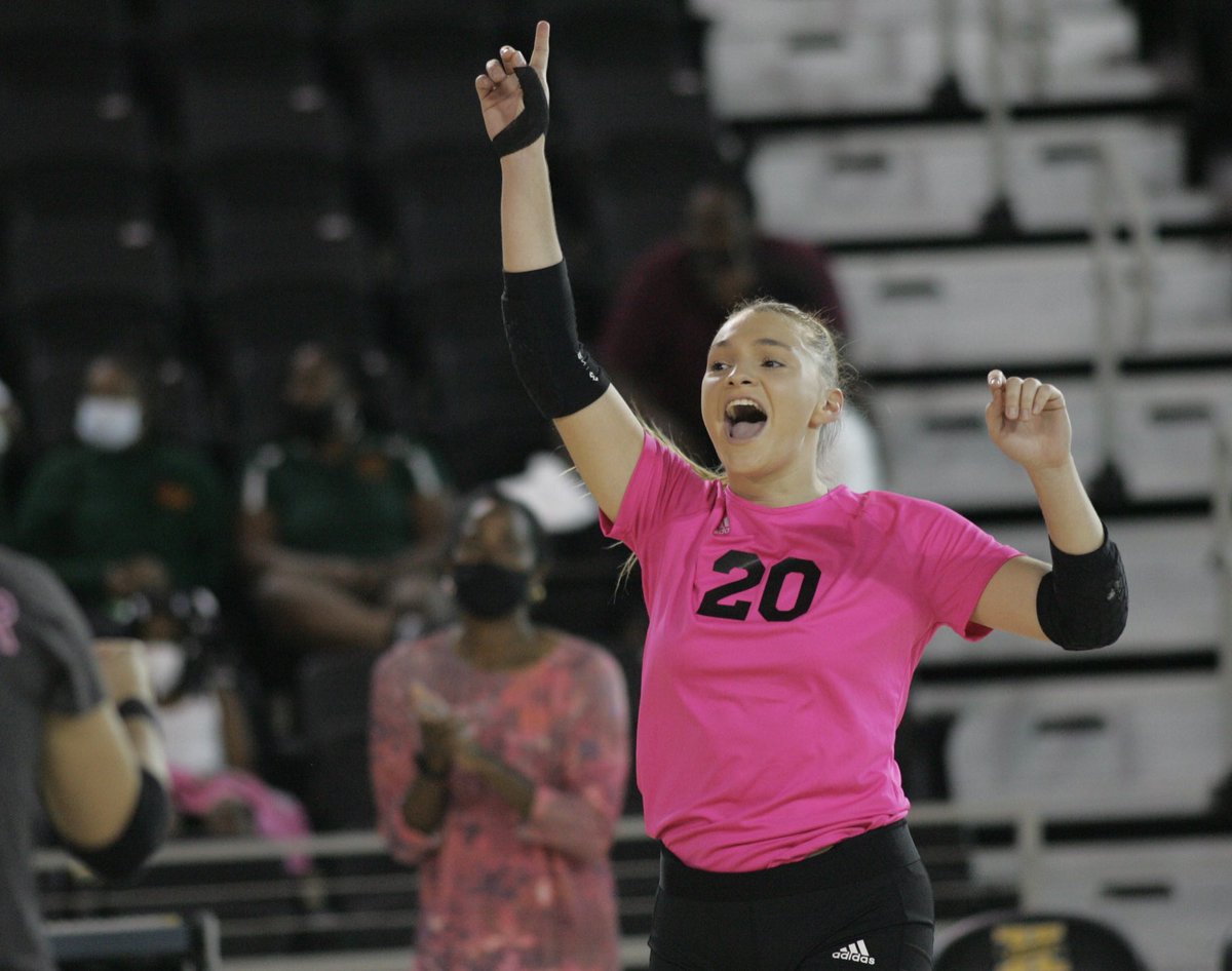 Emi - “It’s my birthday!!!”
Happy Birthday Emi!!! 🎉🎁🎂🥳🎉

#whyxula #volleyball #naia #xavier #nola #neworleans #vb #louisiana #italy #hbcu