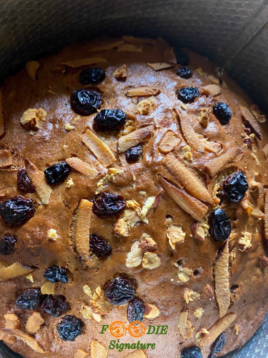 FoodieSignature's tweet photo. Before                                                  After 

Banana Bread #foodiesignature #chefbee #chef https://t.co/TfRjSexNvn