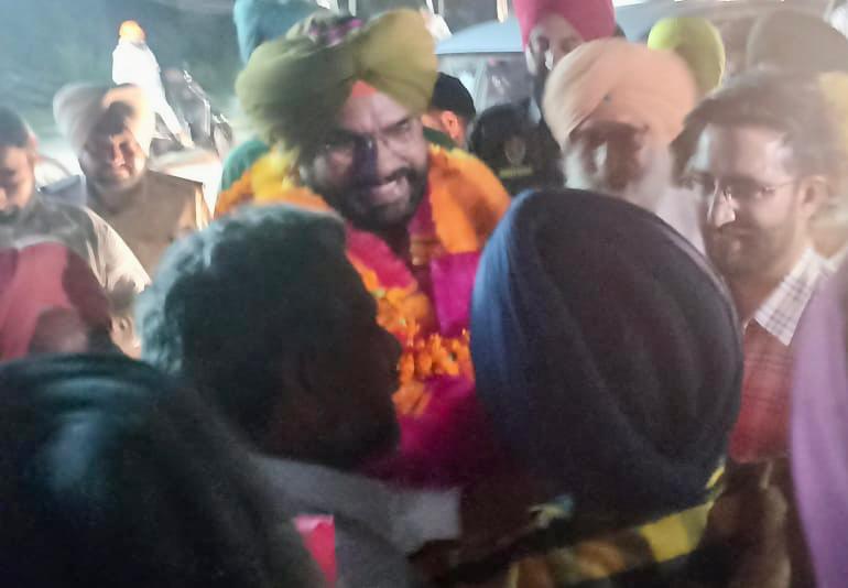 PSVOAofficial's tweet photo. Today Dr Tajinder Singh and Dr Sukhraj Bal met hon' minister AH Sh. Kuldeep Singh Dhaliwal and congratulated him Minister sahb showed positive response and assured of taking dept to new heights. Hoping for a better future of AHD. https://t.co/3vYRGKuYUi