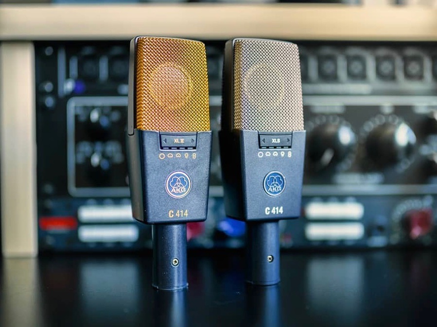 'The cousin to the C414 XLII, the C414 XLS...a little darker on the top-end than the XLII, making it perfect for many applications. You can't go wrong with these little guys, you can use them on anything!' - Chase Eagleson Which #AKGMicrophones are you using in the studio? 🎙✨