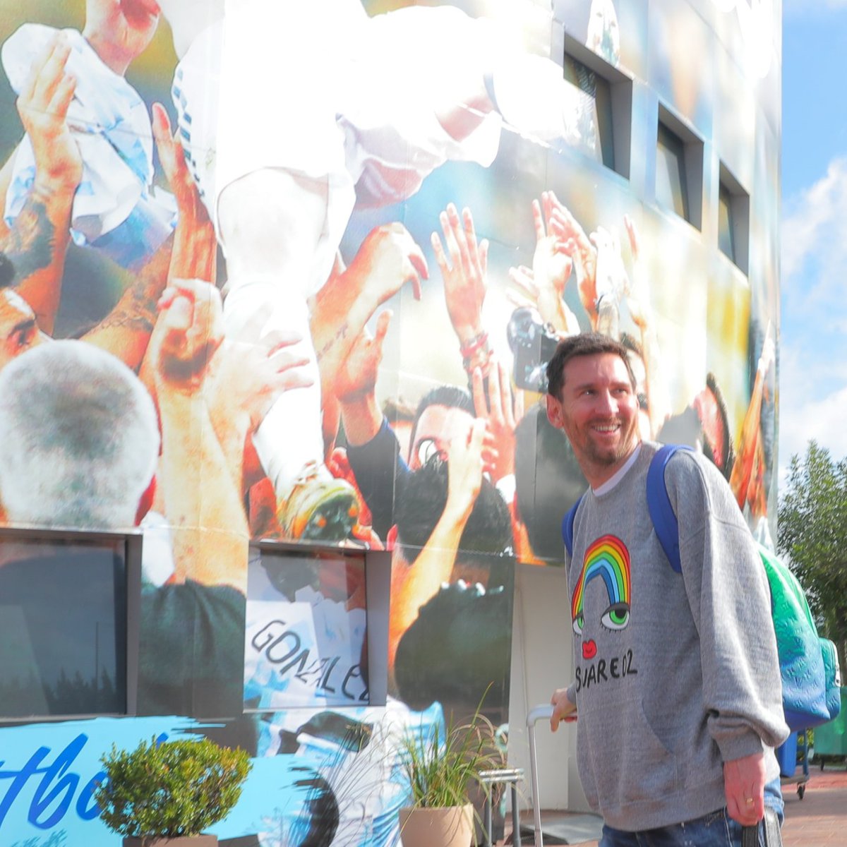 La felicidad de Lionel Messi tras incorporarse a la Selección de Argentina. Desde hace un rato, su lugar de plenitud y alegría en el mundo. LLEGÓ EL CAPITÁN.