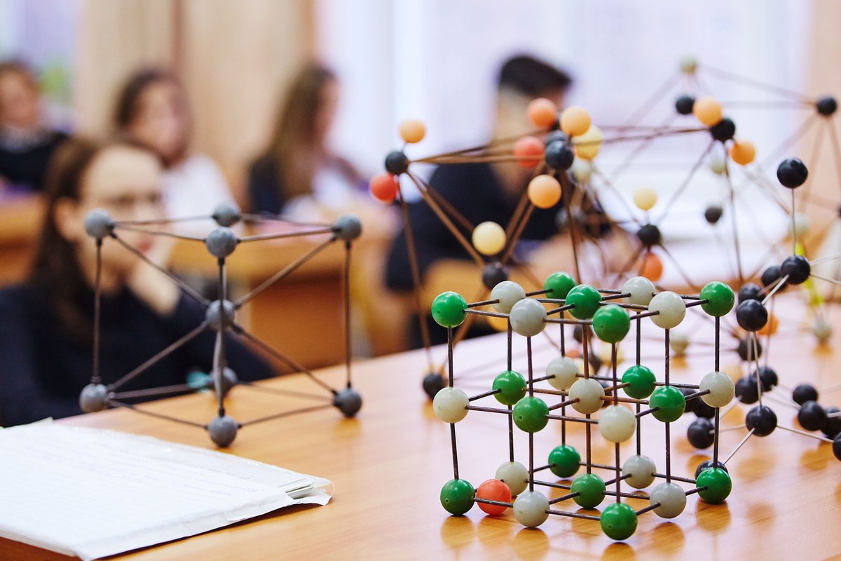 MIT_Spectrum's tweet photo. Thanks to the #MITBetterWorld Campaign, @MITEdgerton Instructor Amanda Mayer is crafting models that schoolteachers around the country are using to teach students about one of the most fundamental concepts in biology: how cells use DNA to make proteins. https://t.co/DVHZgEYScO https://t.co/CKLrx0dxx1