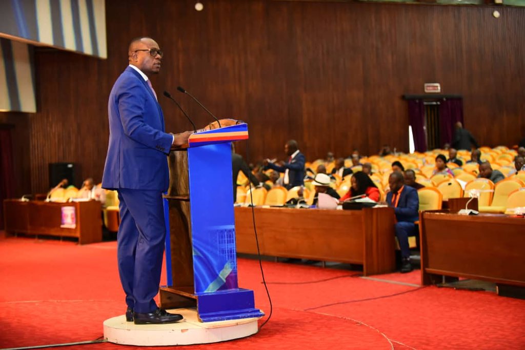 DSESANGA's tweet image. J’ai demandé et obtenu de l’Ass. Nat. la suspension du débat sur la pétition de l’@Envol_Rd_Congo sur la révision de la Constitution,en attendant la levée de l’état de siège. Car, en vertu de l’art. 219 de la Constitution,aucune révision ne peut intervenir pendant l’état de siège